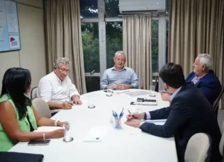 Caetano se reúne com Agerba para resolver crise no transporte público de Camaçari