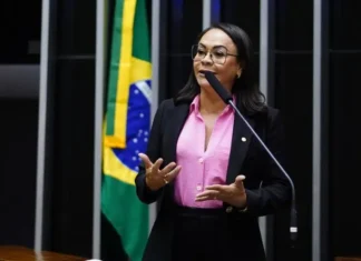 Ivoneide Caetano Apóia PEC Que Visa Acabar com a Escala 6x1