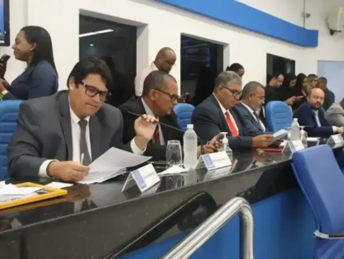 Vereadores de Camaçari repudiam ataque a professora após aula sobre cultura afro-brasileira
