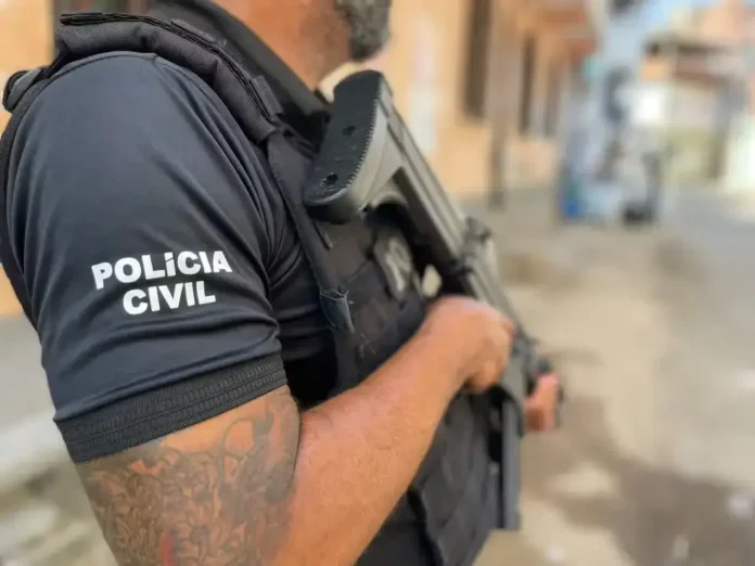 A Polícia Militar resgatou as vítimas após uma operação intensa.