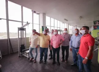 O Estádio Municipal de Camaçari está em ruínas,