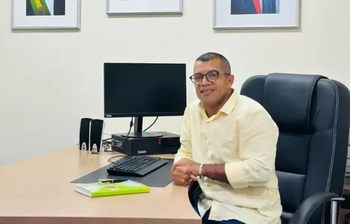 O novo secretário de Educação de Camaçari, Márcio Neves, começa a gestão com um reajuste salarial para professores. O novo secretário de Educação de Camaçari, Márcio Neves, começa a gestão com um reajuste salarial para professores.