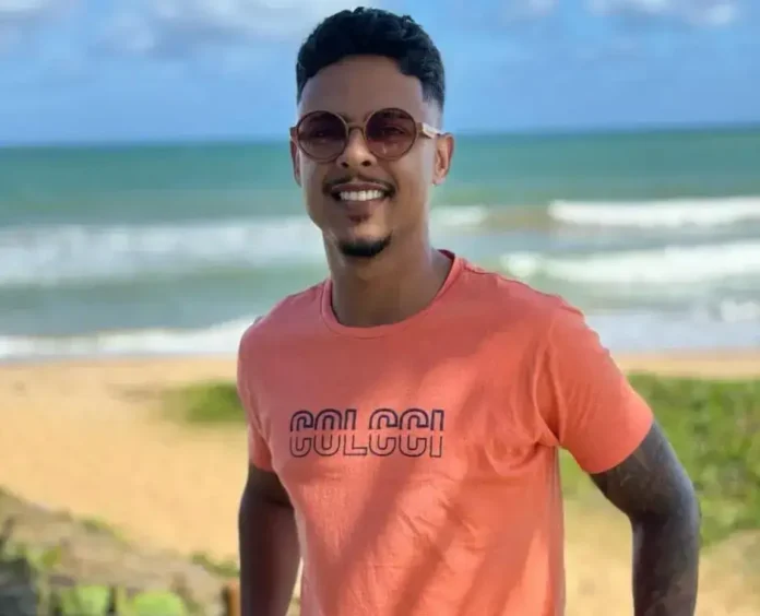A polícia investiga o caso, enquanto a comunidade segue assustada com o aumento da violência na cidade. A polícia investiga o caso, enquanto a comunidade segue assustada com o aumento da violência na cidade.