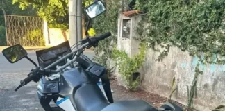 O condutor estava sem habilitação e foi levado à delegacia.