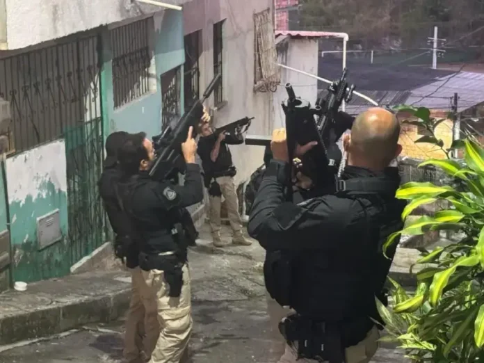 Ação acontece em Salvador, RMS e interior com apoio da PM e mais de 100 agentes nas ruas.