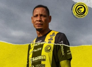 Aos 39 anos, ele segue brilhando nos gramados e levando o nome da sua terra para todo o Brasil.