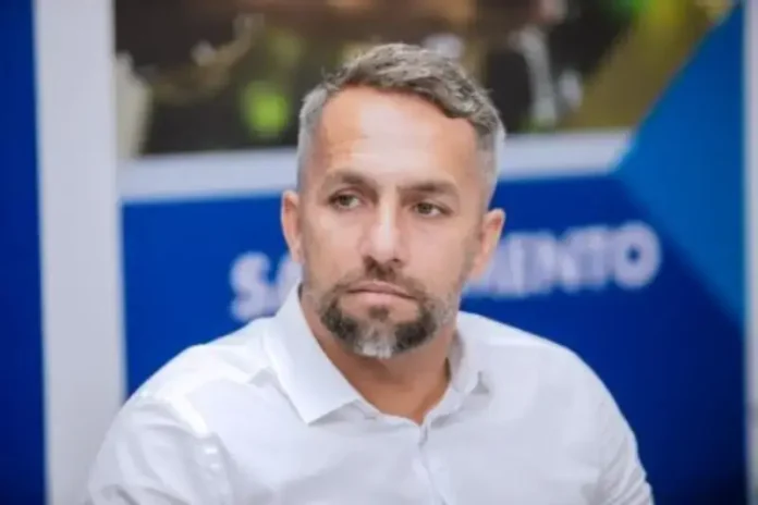 Ele não confirmou se vai continuar no grupo azul e prometeu falar mais no momento certo.