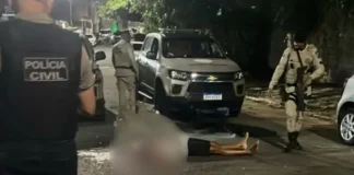 O crime aconteceu na madrugada de sábado e deixou moradores em choque. A polícia investiga o caso.