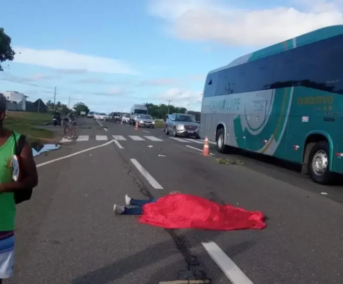 Acidente na Estrada do Coco Deixa Trânsito Caótico na Região