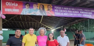 Festa cheia de música, brindes, saúde e alegria na Praça São Bento.