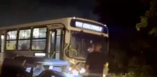 Investigação sobre a causa da batida está em andamento.