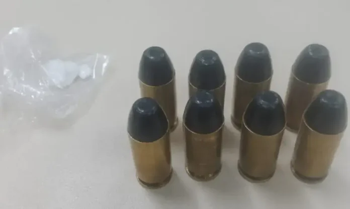 Material e suspeito foram levados para a 26ª DT de Abrantes.