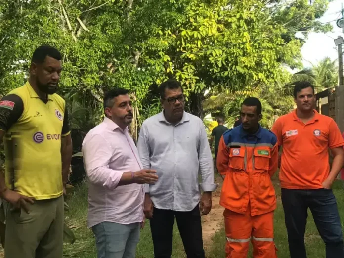 Moradores denunciam peixes mortos em lagoa e prefeitura vai até o local para investigar e buscar soluções. Moradores denunciam peixes mortos em lagoa e prefeitura vai até o local para investigar e buscar soluções.