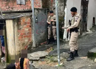 Polícia atua no resgate.