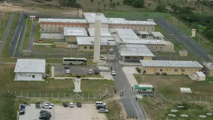 Segundo investigações, ele atuava como _pombo correio_ entre detentos