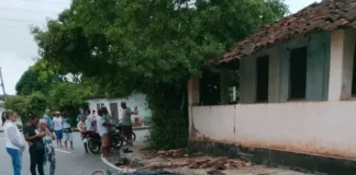 Vítimas colidiram contra muro de residência.