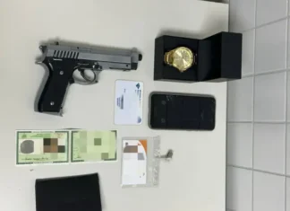 A PM foi acionada e realizou a apreensão do material.