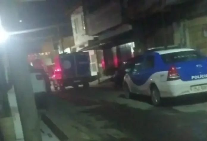 A polícia investiga o caso.