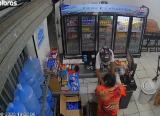 Ação foi flagrada por câmeras e ninguém ficou ferido.