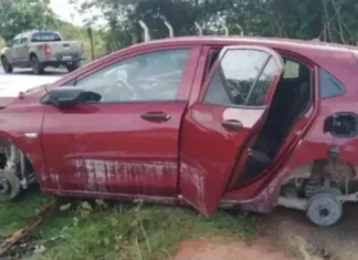 As investigações seguem para identificar os responsáveis pelo crime.