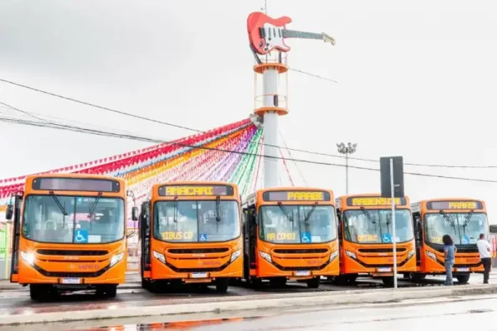 Camaçari lança sistema emergencial de transporte com 45 ônibus