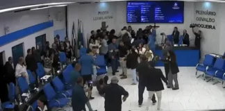 Clima tenso marcou a sessão.
