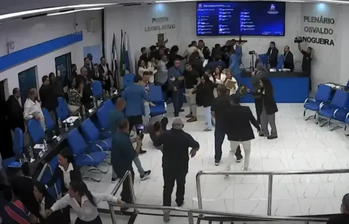 Clima tenso marcou a sessão.