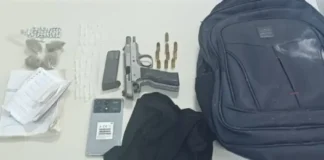 Armas, drogas e anotações do crime foram apreendidas.