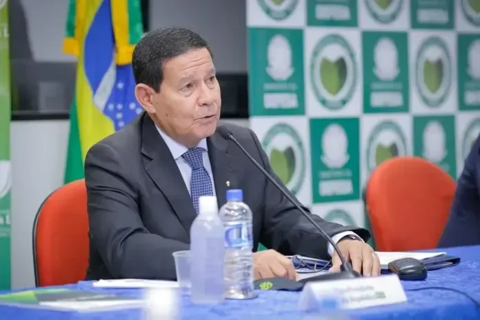 Mourão criticou a intromissão de Trump e outros líderes estrangeiros em questões brasileiras