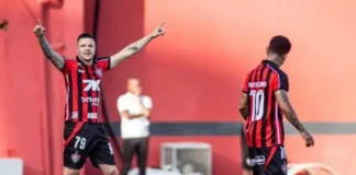 Vitória derrota o Bragantino no Barradão com gol de Renato Kayze