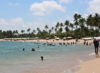 Ação de salva-vidas e banhistas evitou mais uma tragédia no litoral de Camaçari.