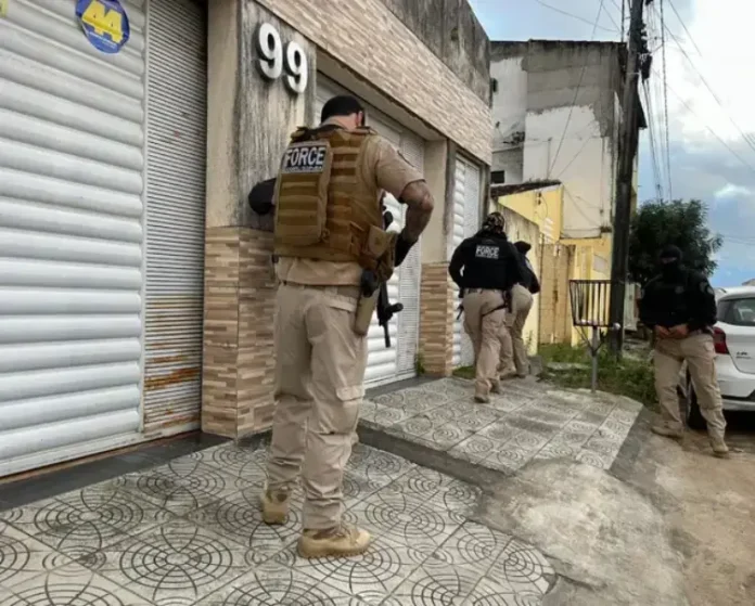Ao todo, foram seis mandados de busca e apreensão expedidos pela Justiça.