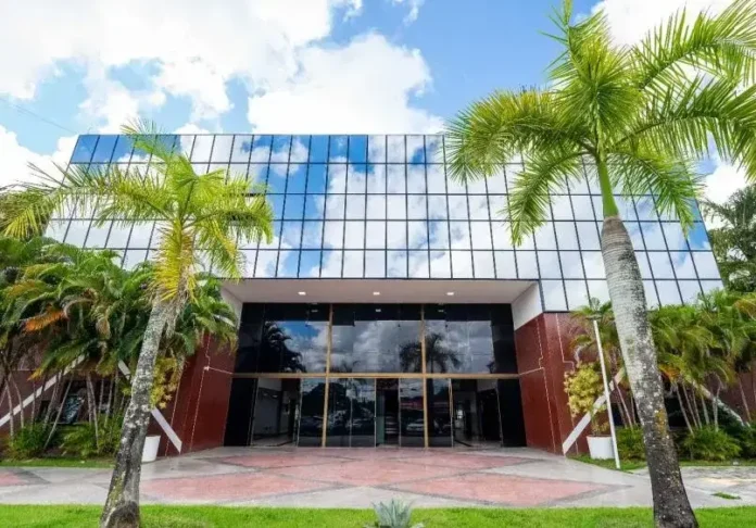 Matrículas presenciais começam dia 25, com opções para todas as idades.