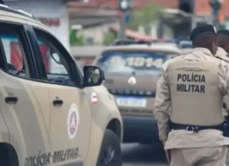 Moradores contestam versão oficial e pedem justiça.
