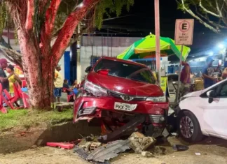 Motorista sem habilitação perdeu o controle do carro.
