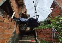 Polícia suspeita de envolvimento com tráfico.