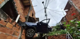Polícia suspeita de envolvimento com tráfico.