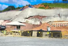 Prefeitura afirmou que a responsabilidade é da construtora.