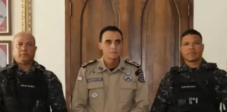 Ao lado de um colega, entrou em uma lagoa para ajudar na captura de um assaltante