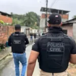 Companheira é a principal suspeita, e a Polícia Civil investiga o caso.