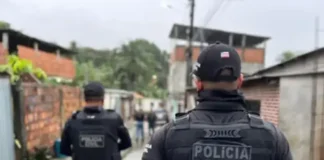 Companheira é a principal suspeita, e a Polícia Civil investiga o caso.