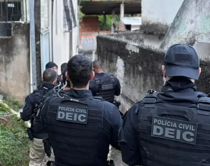 Mandados foram cumpridos e um suspeito foi preso.