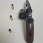 O homem e o material foram encaminhados à 18ª Delegacia Territorial (DT) de Camaçari