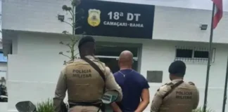 O veículo foi levado à 18ª Delegacia Territorial para investigação.