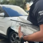Polícia apreendeu diversos documentos falsificados com timbres e assinaturas de médicos.
