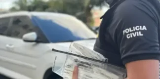 Polícia apreendeu diversos documentos falsificados com timbres e assinaturas de médicos.